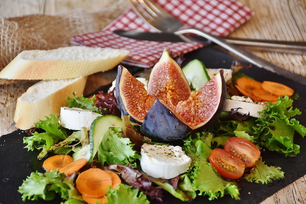 salad, figs, cheese